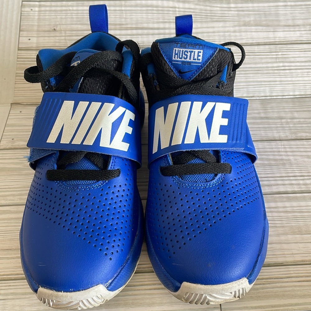 Nike Basketball Shoes - Picture 5 of 7